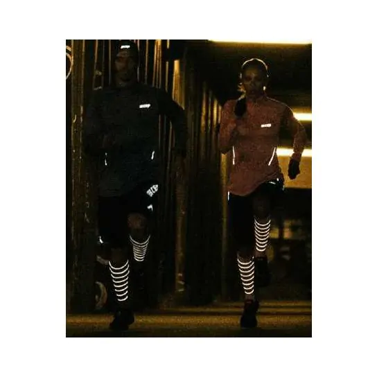 https://www.dme-direct.com/media/catalog/product/cache/8f6ca0afcb1653eb277a1c4cee0a093f/c/e/cep-rmens-reflective-compression-calf-sleeves-running.webp